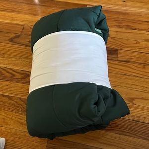 Room Essentials Bed Comforter - Twin XL - Green/Dark Green - Reversible